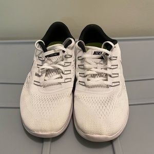 Women’s White Nike Free RN Shoes (8.5)
